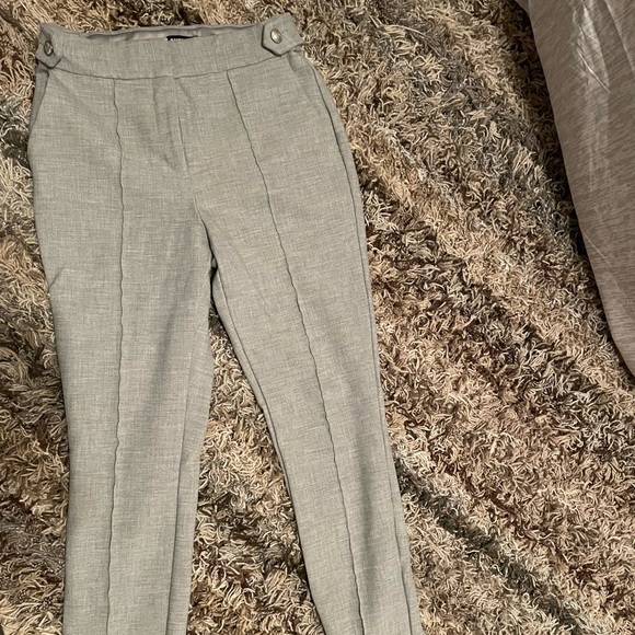 Express high waisted soft & sleek button tab skinny pants - Picture 5 of 8